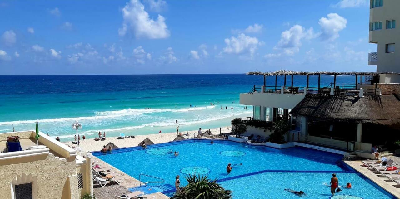 Ocean Front Suite, Balcony, Kitchen. Cancún Kültér fotó
