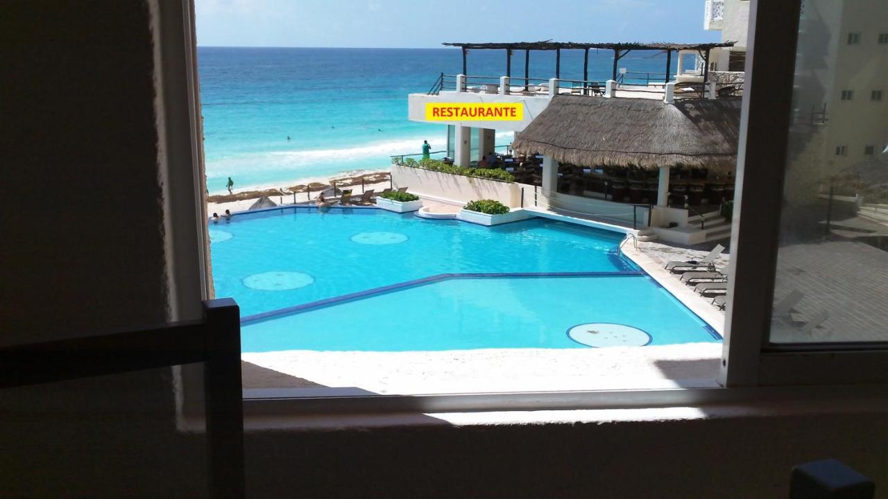 Ocean Front Suite, Balcony, Kitchen. Cancún Kültér fotó